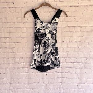 Lululemon Athletica Black and White Floral‎ Tank Top Woman’s Size 2